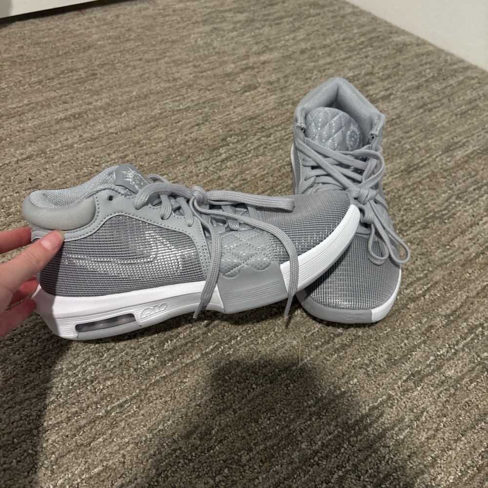 Nike Women's Gray Mesh Sneakers size 8
